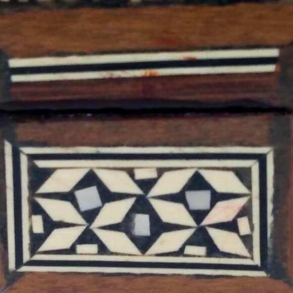 Vintage Mosaic Inlaid-Mother Of Pearl-Velvet Lined Jewelry/Trinket Box - Picture 11 of 12